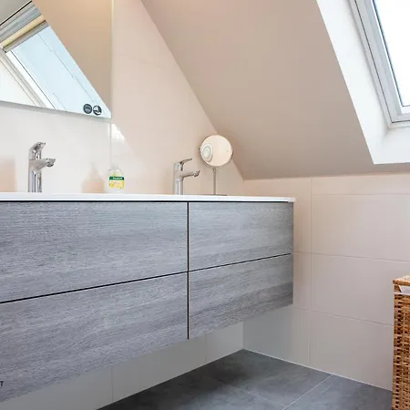 Spacious In The Heart Of Near The Sea Daire
